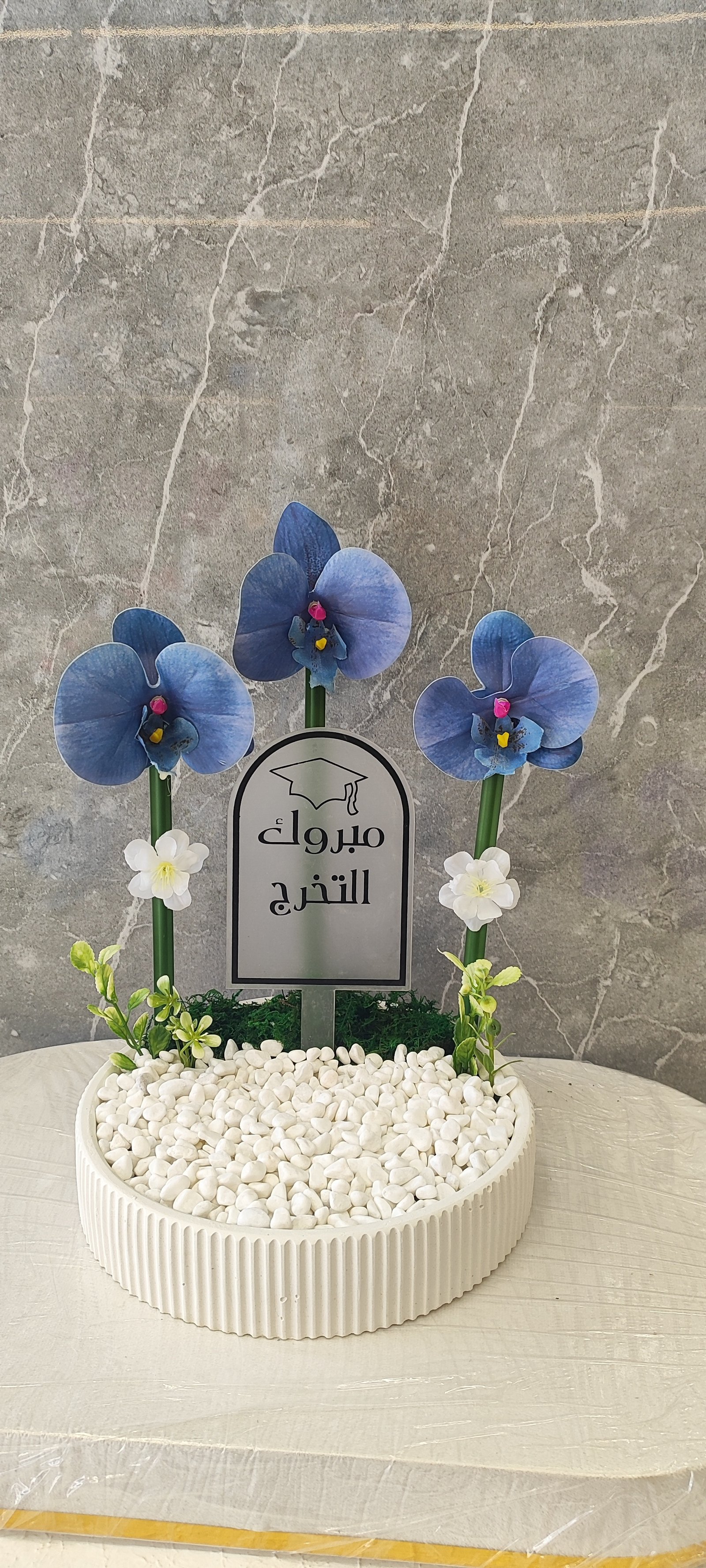 فازة ورد صناعي